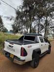 Toyota Hilux 2017 Nyeupe - 4