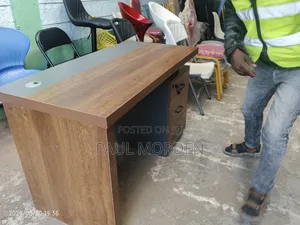 Meza ya Ofisi ya Executive 1.2m yenye Hifadhi