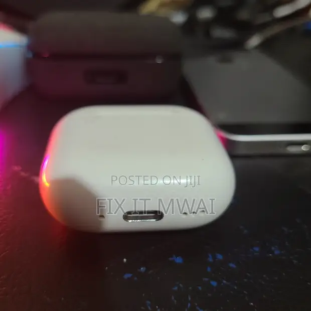 Apple AirPods Pro (Kizazi cha 4) - 1