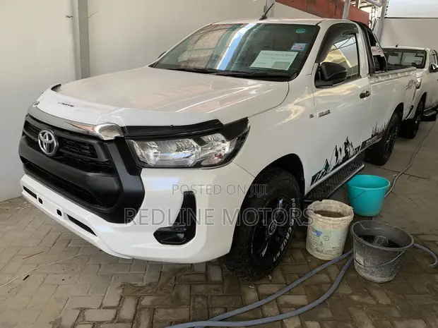 Toyota Hilux Revo Single Cab 2.4 Diesel RWD 2019 - 1