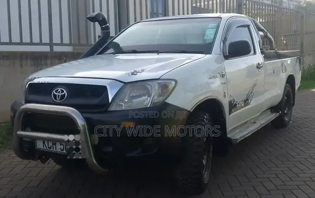 Toyota Hilux 2013 Nyeupe - 1