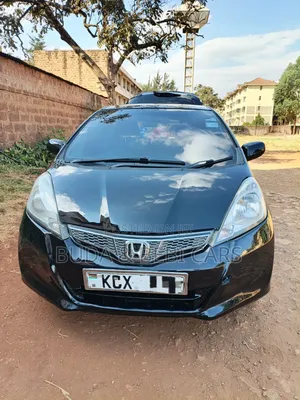 Honda Fit 2012 Nyeusi ya Matt