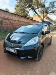 Honda Fit 2012 Nyeusi ya Matt - 3