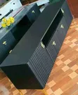 TV Stand ya Executive ya Futi 7 na Vitu vya Dhahabu - 1