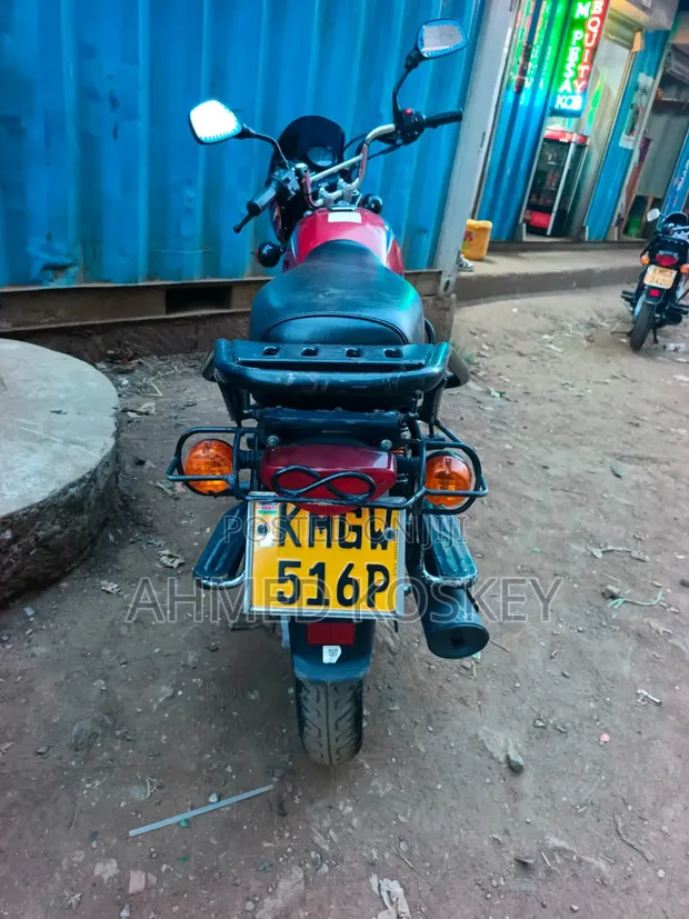 Bajaj Boxer 125 2025 Nyekundu - 1
