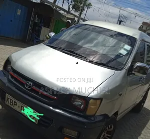 Toyota Noah 2006 Nyeupe