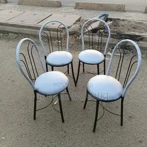 Viti Rahisi vya Mgahawa, Fedha