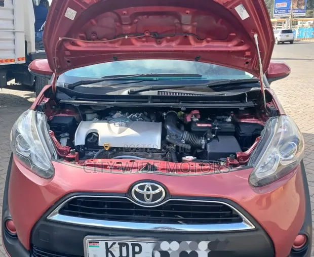 Toyota Sienta 1.5 AWD (6-seater) 2017 Red - 1