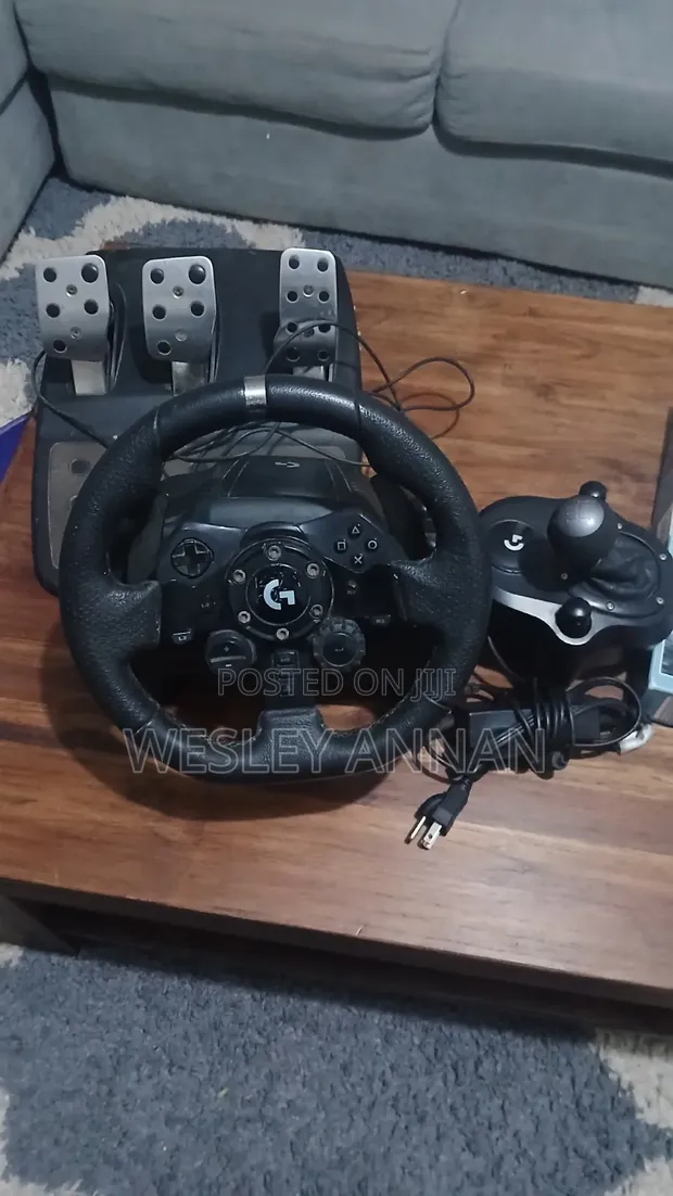 Logitech G29 Driving Force Steering Wheel & Pedals - 1