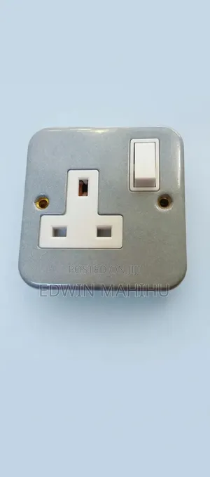 Socket Moja ya Metallic