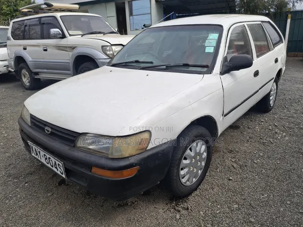 Toyota Corolla 1999 White - 1