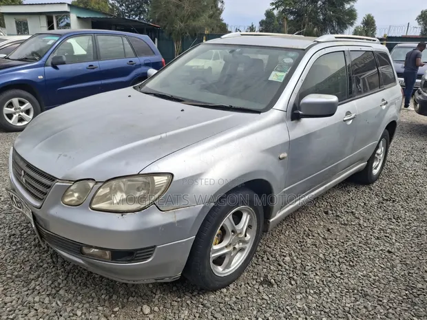 Mitsubishi Airtrek 2003 Silver - 1