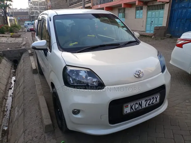 Toyota Porte 2010 Nyeupe - 1