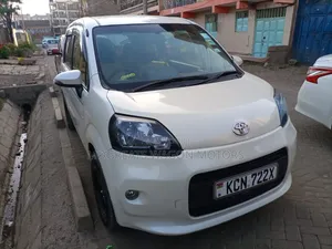 Toyota Porte 2010 Nyeupe