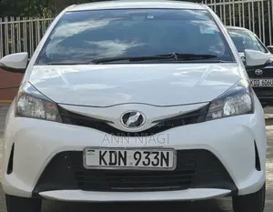 Toyota Vitz 2016 Nyeupe