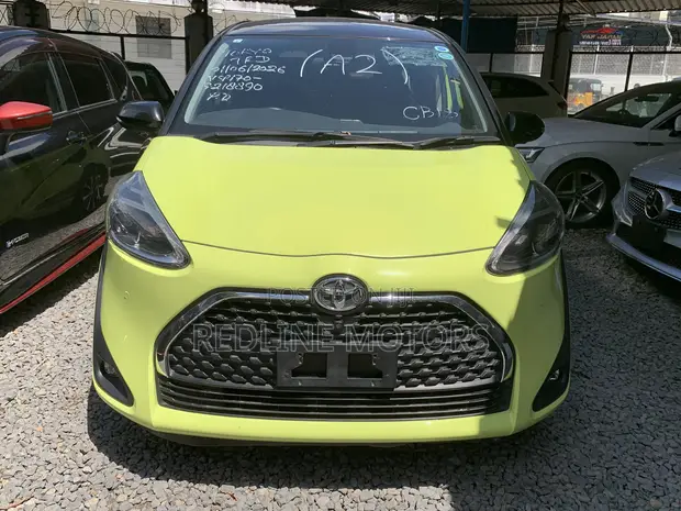 Toyota Sienta 1.5 FWD Minivan 2019 Green - 1