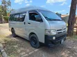 Toyota HiAce Grand Cabin 2011 Nyeusi - 2