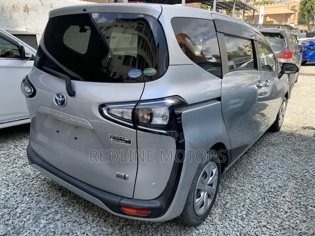 Toyota Sienta 1.5 Hybrid FWD (6-seater) 2019 Silver - 1