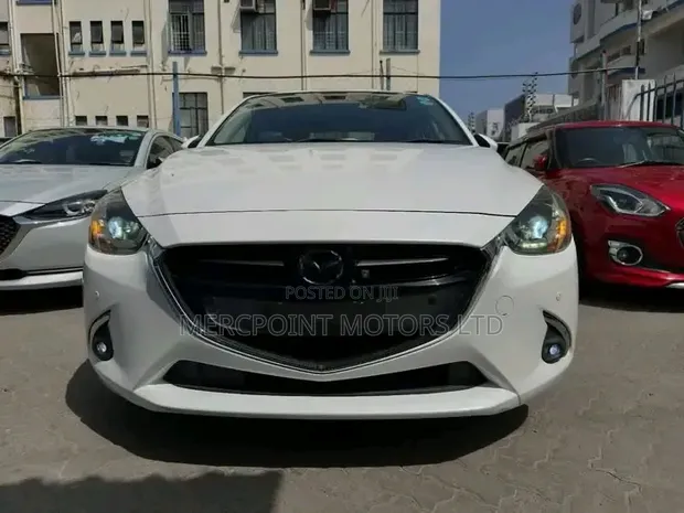 Mazda Demio 2019 Nyeupe - 1
