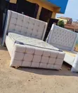 Kitanda cha Cream cha 5x6 cha Kitambaa chenye Kichwa cha Kichwa cha Wingback cha Grid Tufted - 1