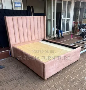Kitanda cha Pink Chesterfield cha 5x6