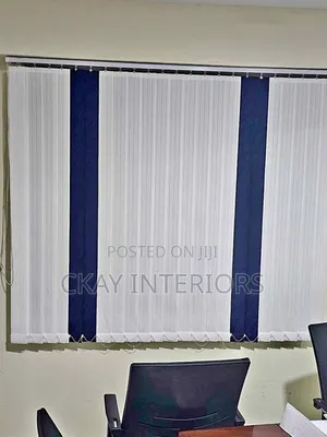 Vertical Blinds kwa Madirisha ya Ofisi