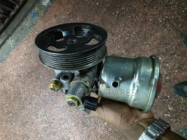 Toyota Land Cruiser Prado 1TR/2TR Power Steering Pump (Iliyo tumika) - 1