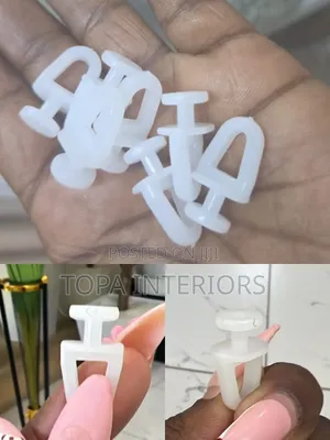 Flat Head Plastic Curtain Runners (Nyeupe)