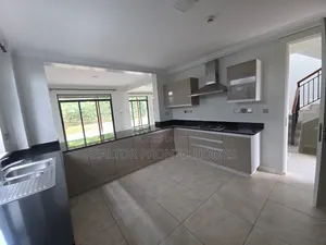 Townhouse/Terrace ya Vyumba 4 Runda Inauzwa