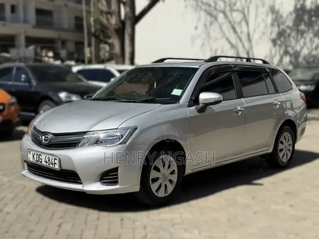 Toyota Corolla Fielder 2014 Nyeupe - 1