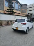 Mazda 2 - Nyeupe - 2