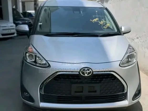 Toyota Sienta 2019 Nyeupe - 1