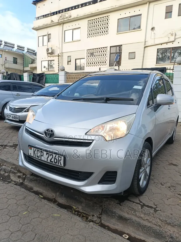 Toyota Ractis 2010 - 1
