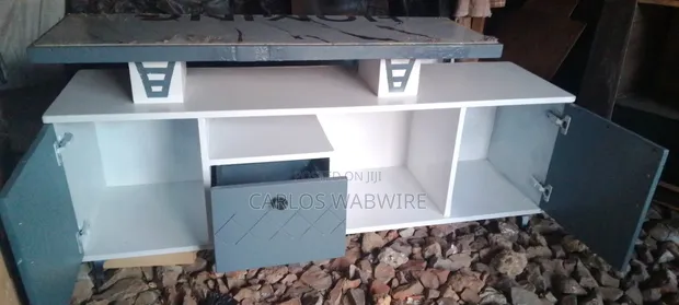 Moderni 5ft TV Stand - Nyeupe & Kijivu Juu ya Marumaru - 1