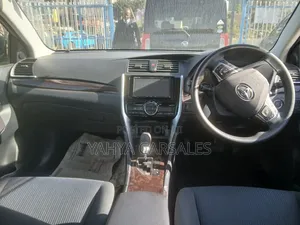 Toyota Premio 2019 Silver