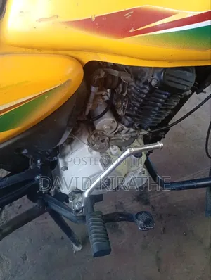 Bajaj Boxer 125 2023 - Njano