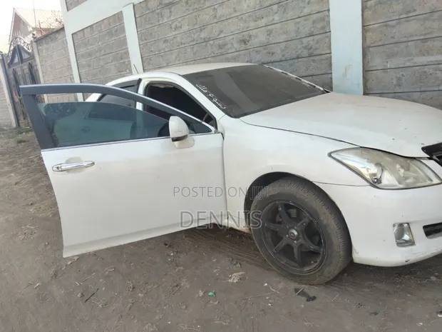 Toyota Crown 2009 White - 1