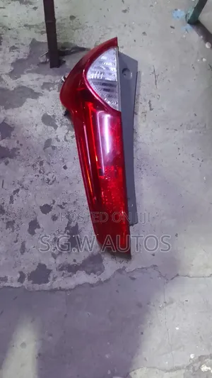 Taillight ya Toyota Passo Sette (Iliyotumika)