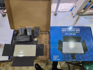 U600 & U800 with 2 Batteries, Charger, Adapter, Stand