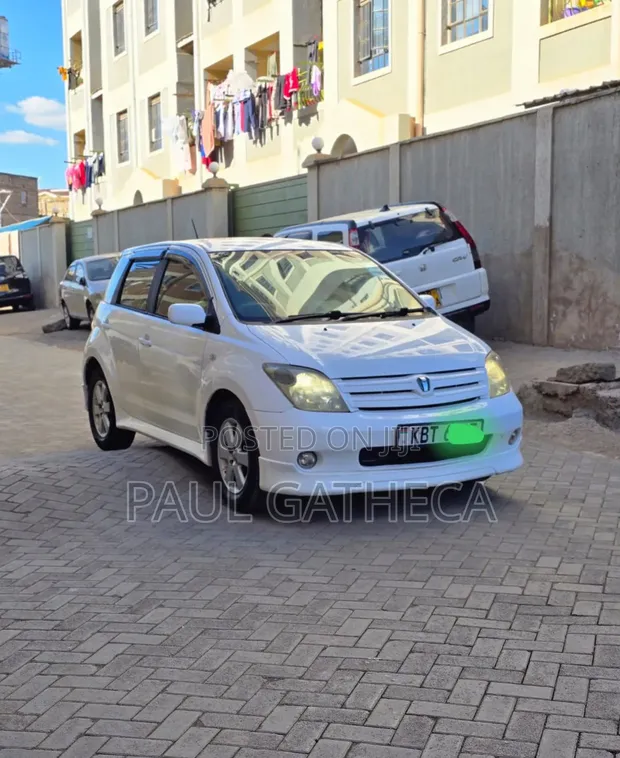 Toyota IST 2005 Executive - 1