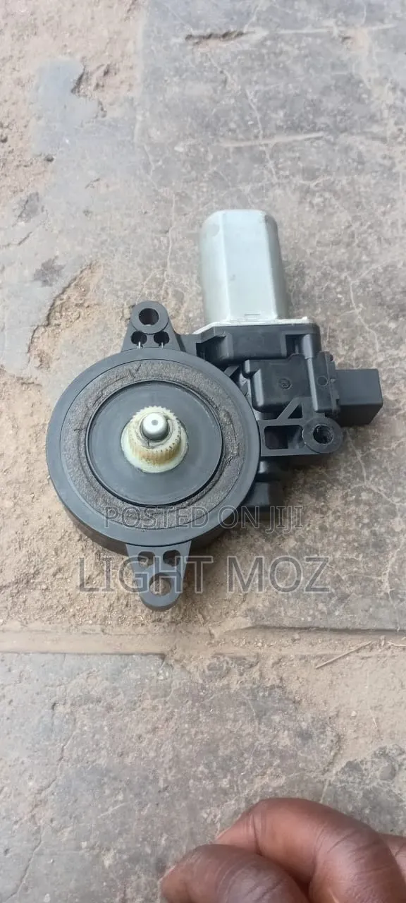 Mazda Demio Window Winder Motor (Used) - 1