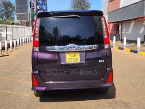 Toyota Noah 2016 Hybrid Maroon