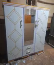Wodi ya Kisasa ya Milango 3 na Kioo cha Kati - 2
