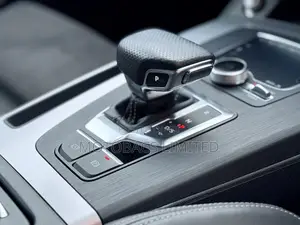 Audi Q5 2.0T Premium AWD quattro 2019 Nyeusi