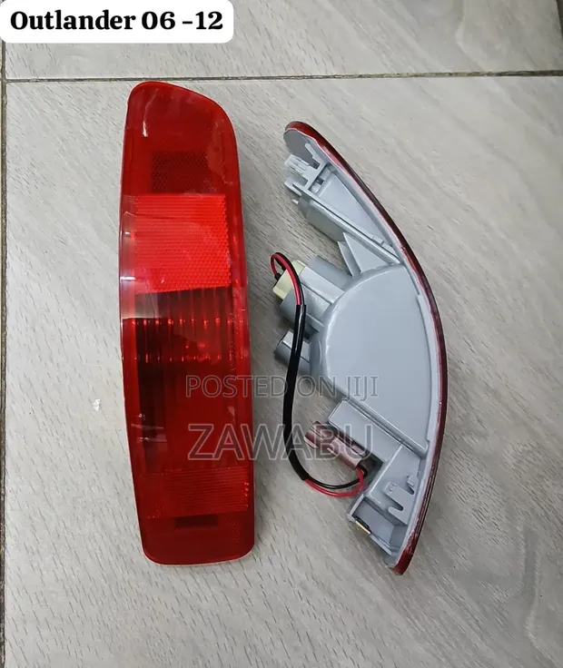 Kikoi cha Nyuma cha Mitsubishi Outlander 2006-2010 - 1