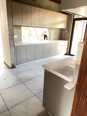 5 Bedroom Villa with DSQ in Kiambu CBD for Sale