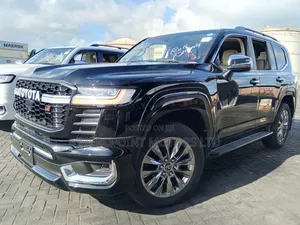 Toyota Land Cruiser 2023 Nyeusi Isiyong'aa