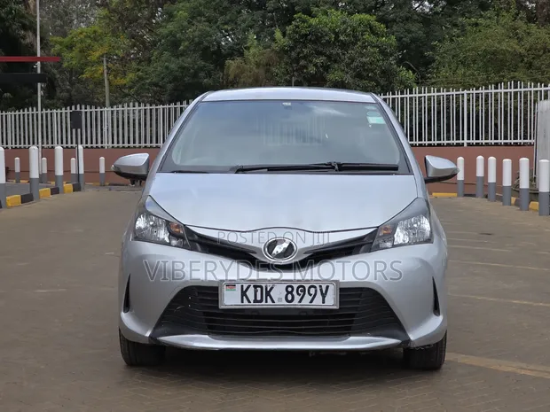 Toyota Vitz 2015 Nyeupe - 1