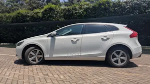 Volvo V40 T3 2017 Nyeupe
