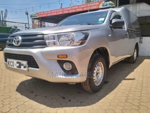 Toyota Hilux 2019 Nyeupe